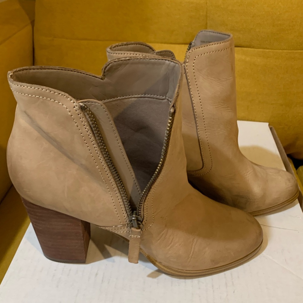 Aldo Emely High Heeled Boots in Cream Size 8.5